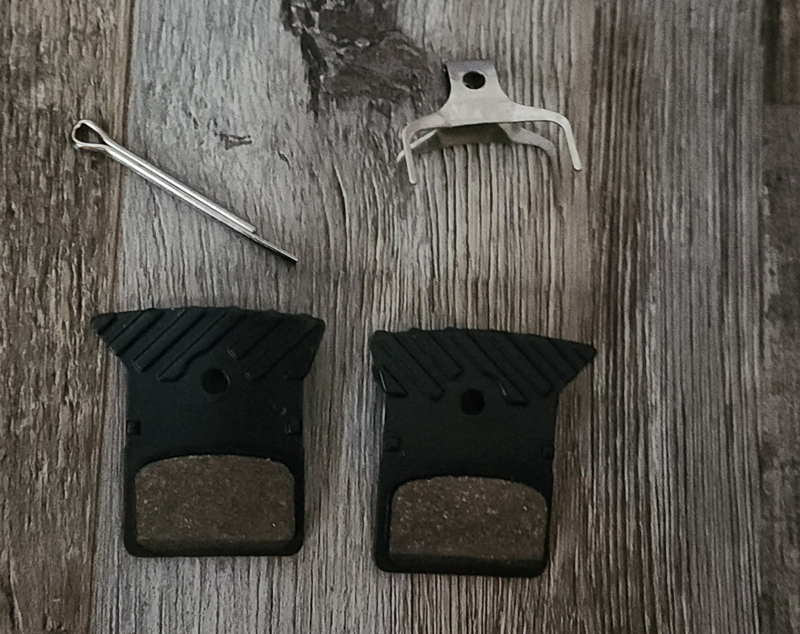 Shimano L05A-RF Disc Brake Pads and Spring Resin Compound Finned Alloy