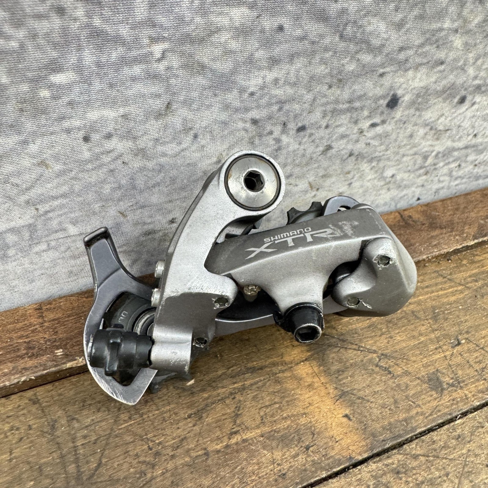 Vintage Shimano XTR Rear Derailleur Short Cage Bolt-On Gray MTB Bike 195g