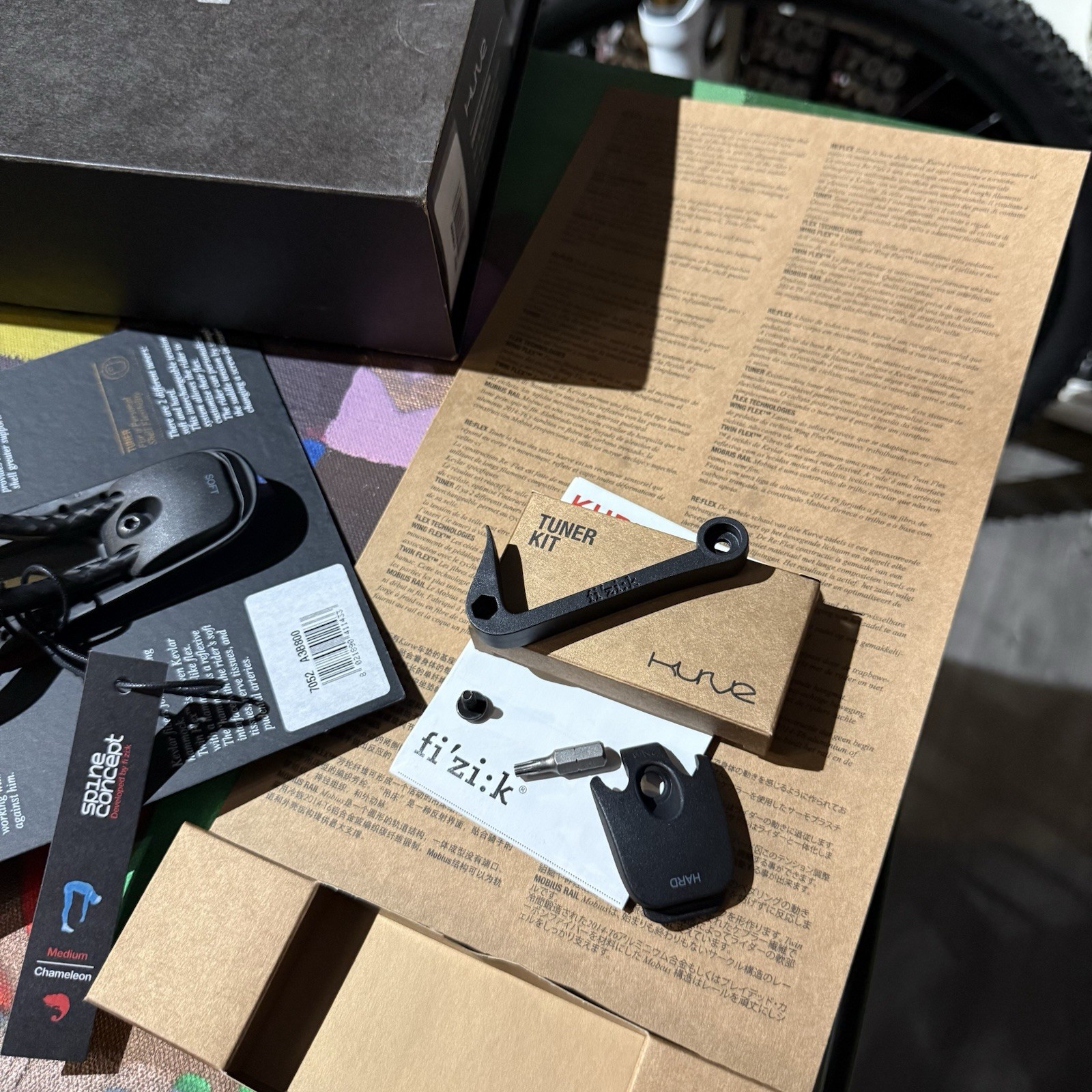 NOS FIZIK KURVE CHAMELEON CARBON RAIL SADDLE – 185 GRAMS – NEW IN BOX / COMPLETE