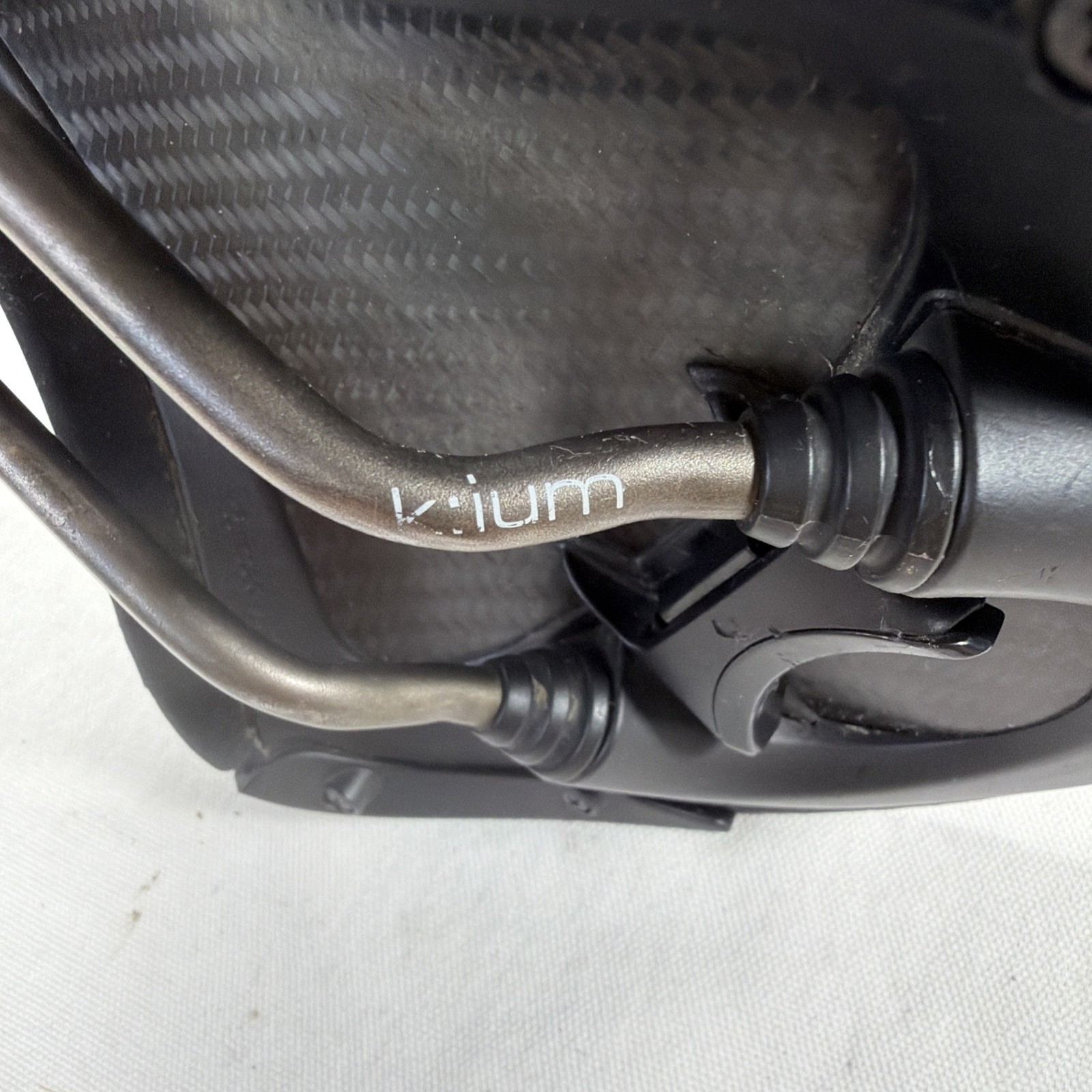 Fizik Aliante R3 Large Saddle, 7x7mm Kium rails, Good condition
