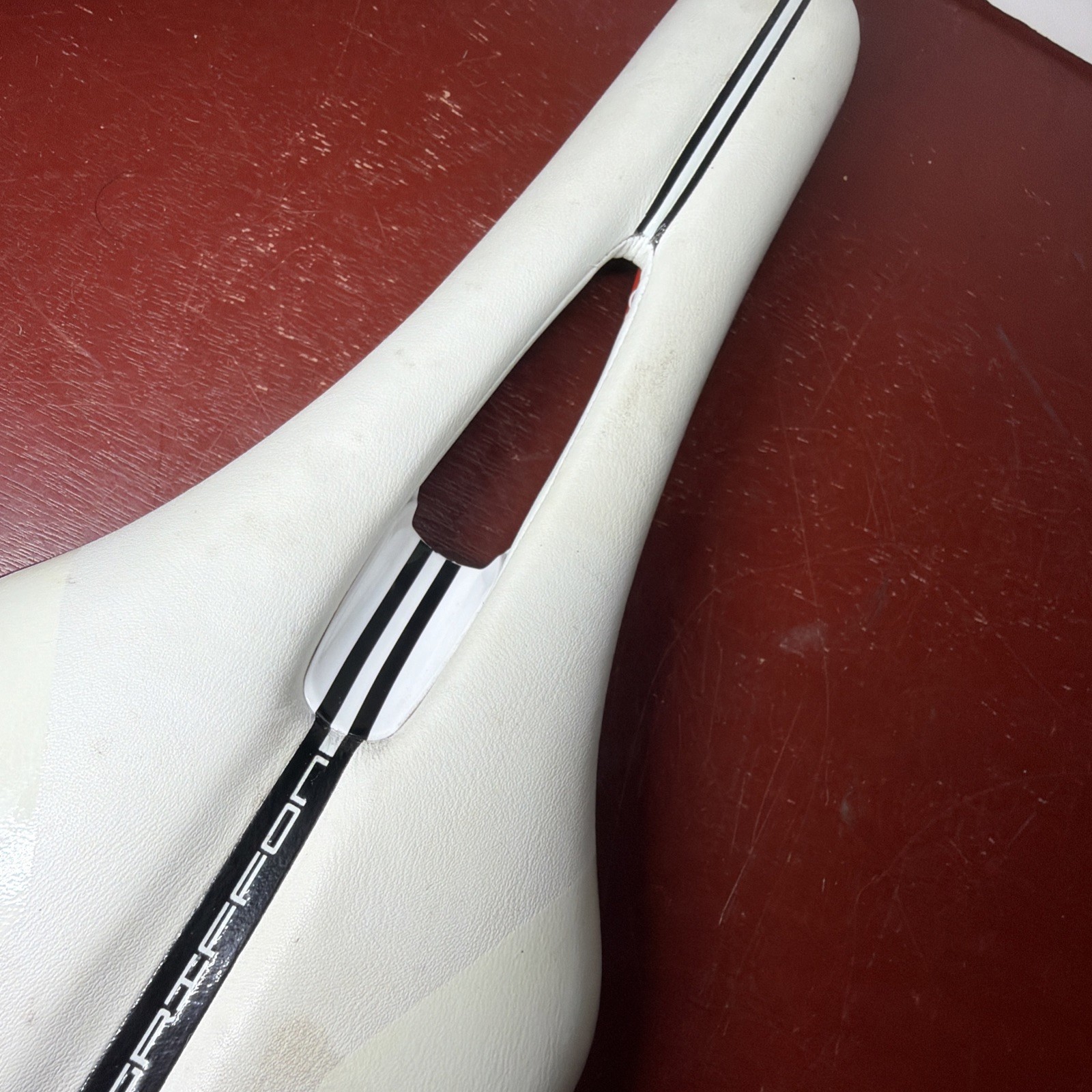 Shimano PRO Griffon carbon rail saddle 142mm