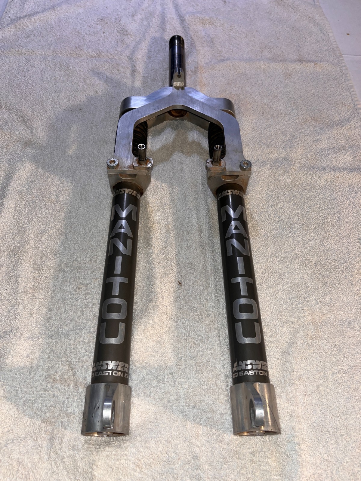 Vintage original Manitou fork, 26″, 1″ threaded, 5 3/4″ steerer, needs service