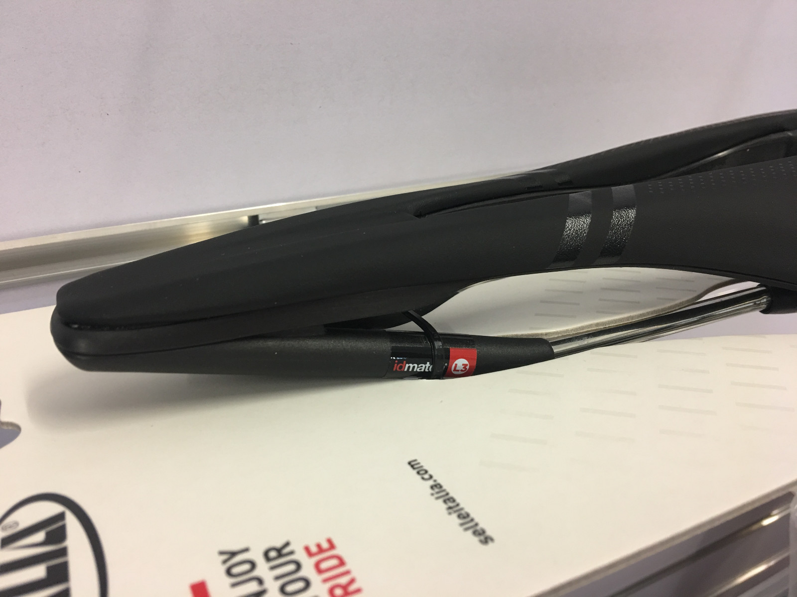 Selle Italia SP-01 Superflow L3 142x288mm TI316 Tube Rail Saddle (Black)