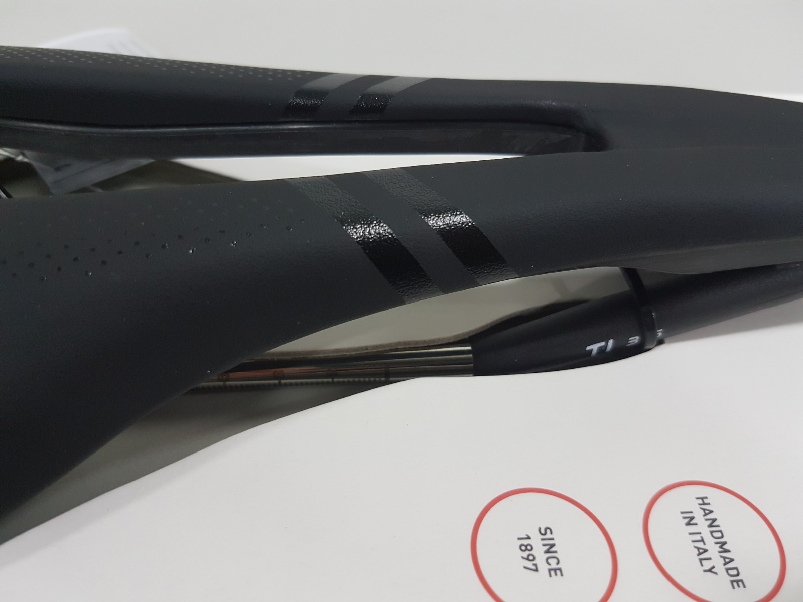 Selle Italia SP-01 Superflow L3 TI 316 Tube Ø7mm Rail Bicycle Saddle Black