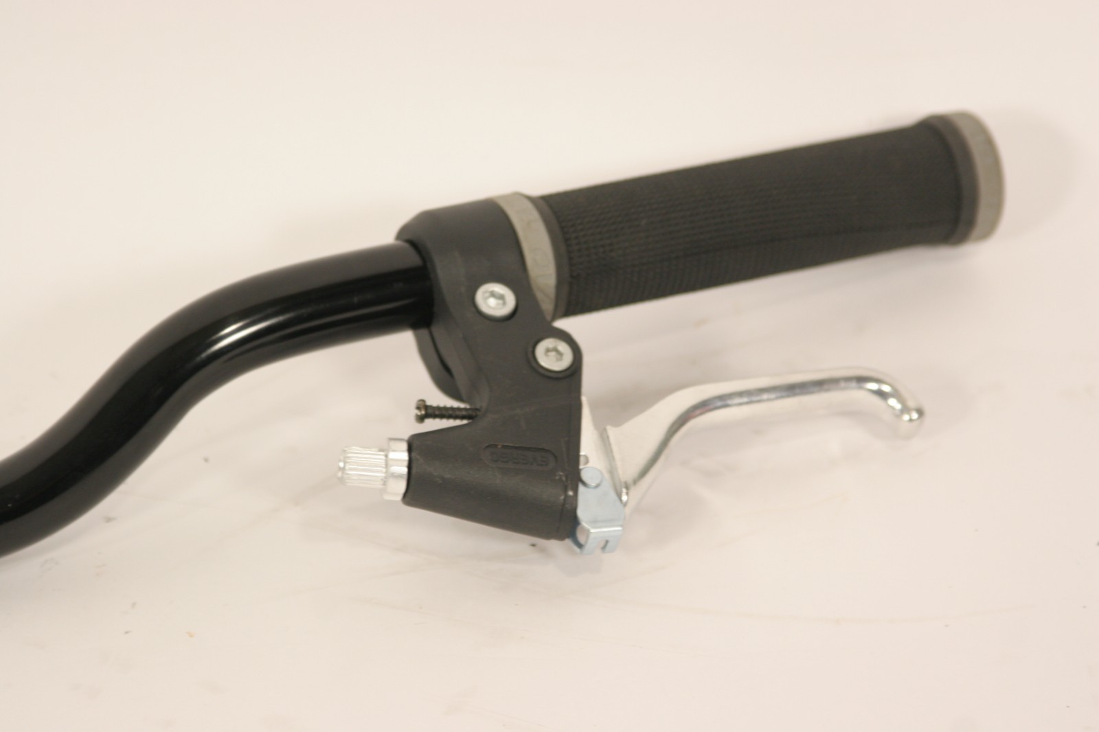 Dimension Riser Handlebar 26mm w/ Grips & Brake Levers 24.5 wide 1 1/2″ rise HB2