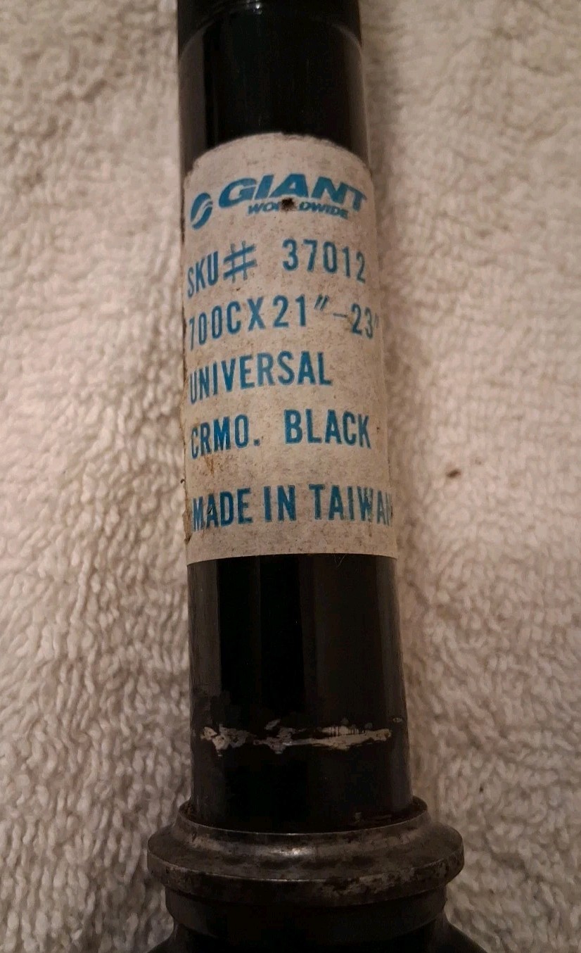 Giant Brand 700c Universal CRMO. Black Taiwan Fork 1″ X 7″ Threaded Gloss Black