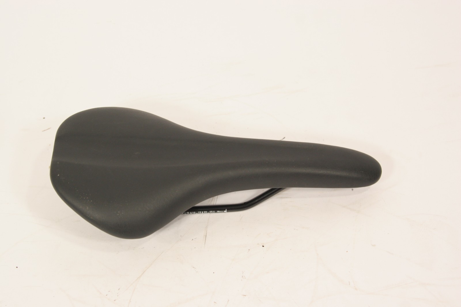 Velo SL-A481 Saddle w Steel Rails Black 143 x 280 mm VL5