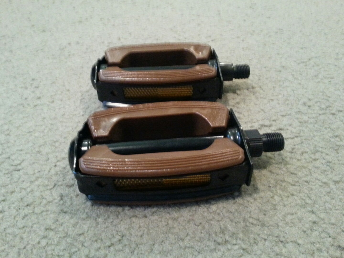 BROWN N BLACK BICYCLE PEDALS BOW STYLE 1/2″ CRUISERS BMX CHOPPER BICYCLES