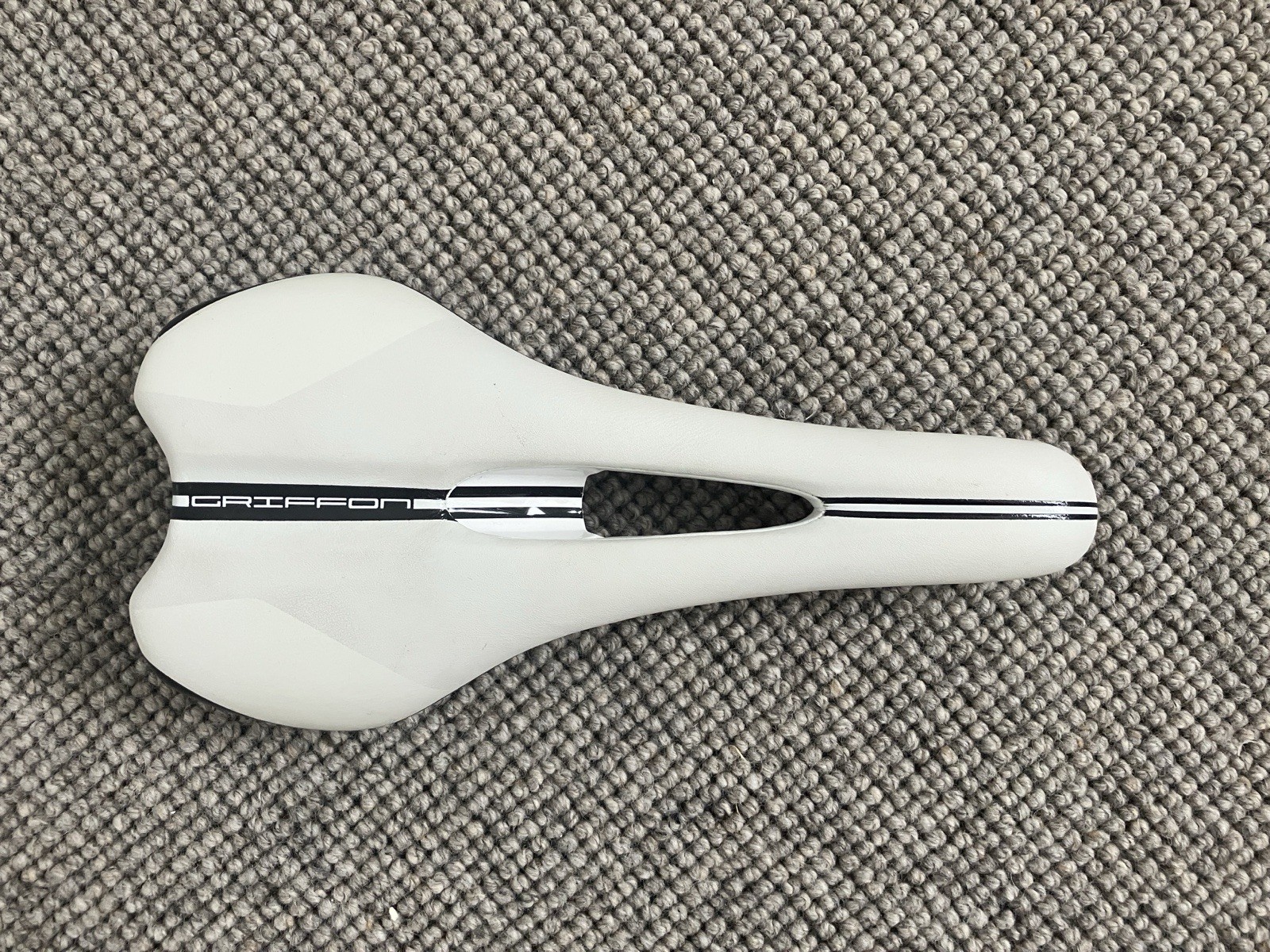 Shimano PRO Griffon carbon rail saddle 132mm