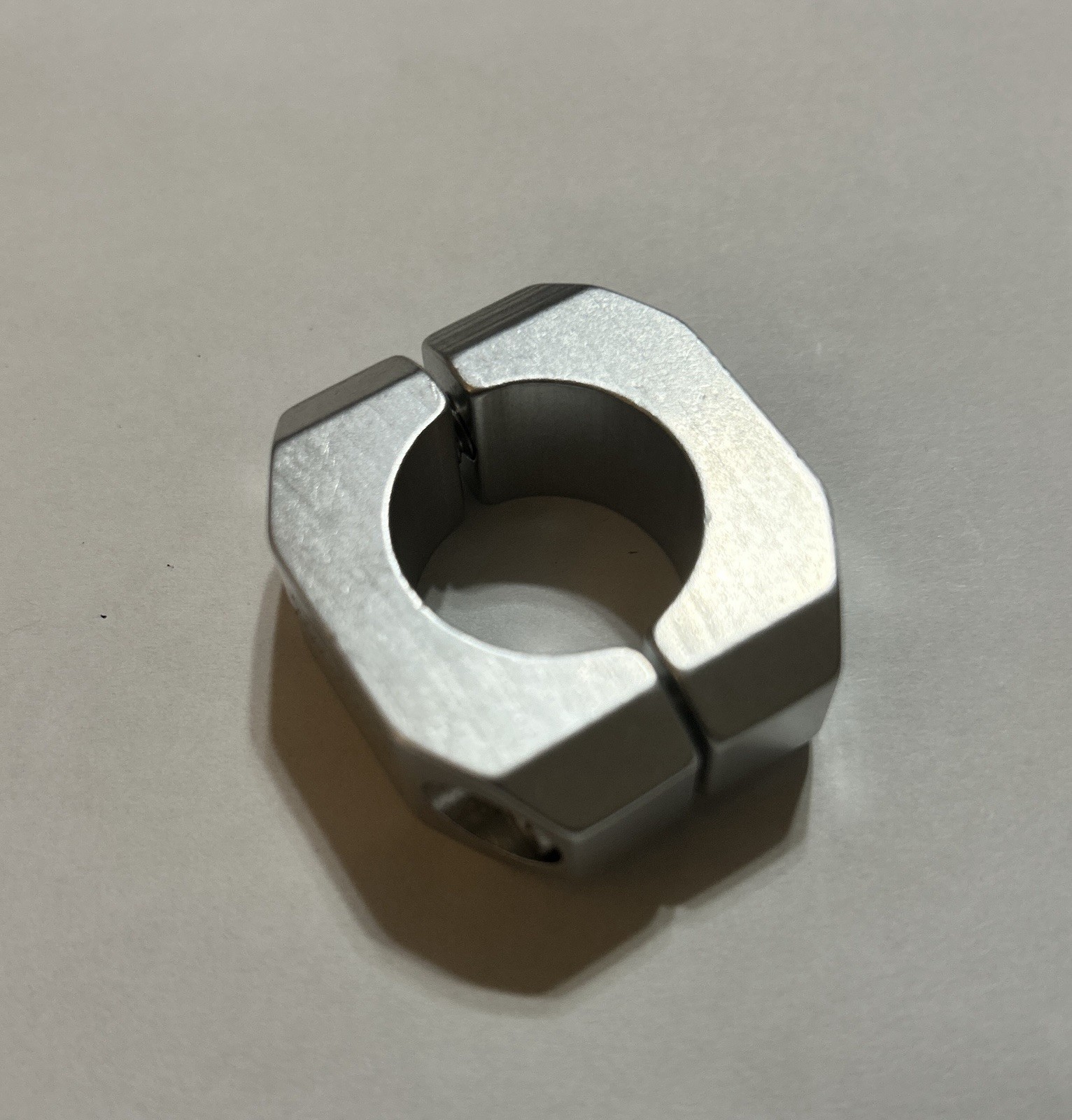 BMX / NOS – TNT BICYCLES SEAT CLAMP (25.4mm / 1 INCH) – SILVER (raw)