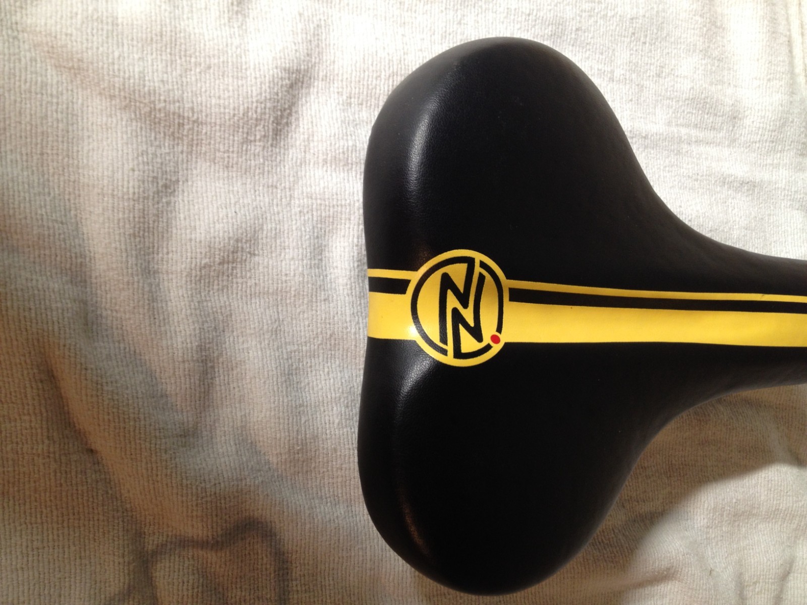Mens Bike seat ZZ Black with yellow stripes