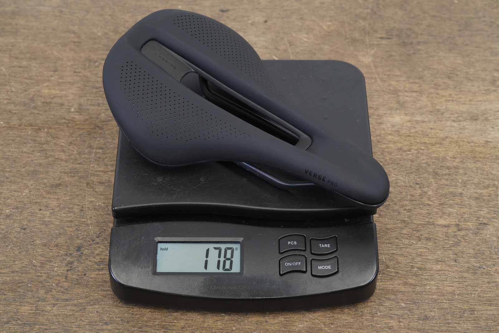 NEW TAKE-OFF 145mm Bontrager Verse Pro Carbon Rail Road Saddle 178g