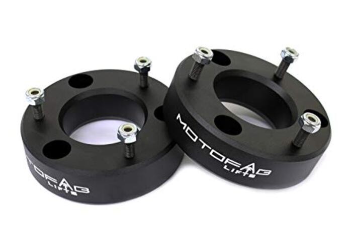 MotoFabLifts CH-2.5F-2R-19 2.5 in Front and 2 in Rear Leveling lift kit that