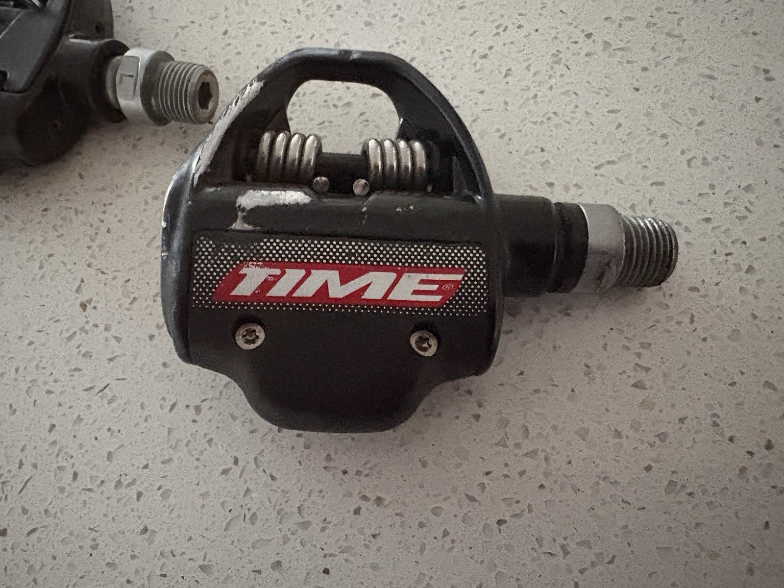 TIME Axiom Road Clipless Pedals Pair Black Metal 9/16 in Axle