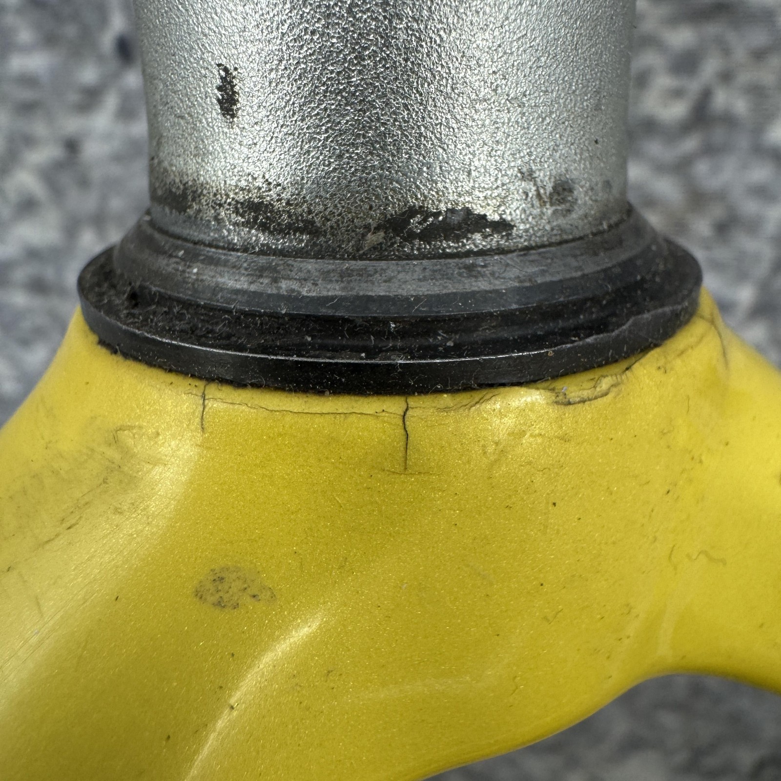 Vintage RockShox Duke Race Suspension Fork 26 1 1/8 Threadless V-Brake Yellow