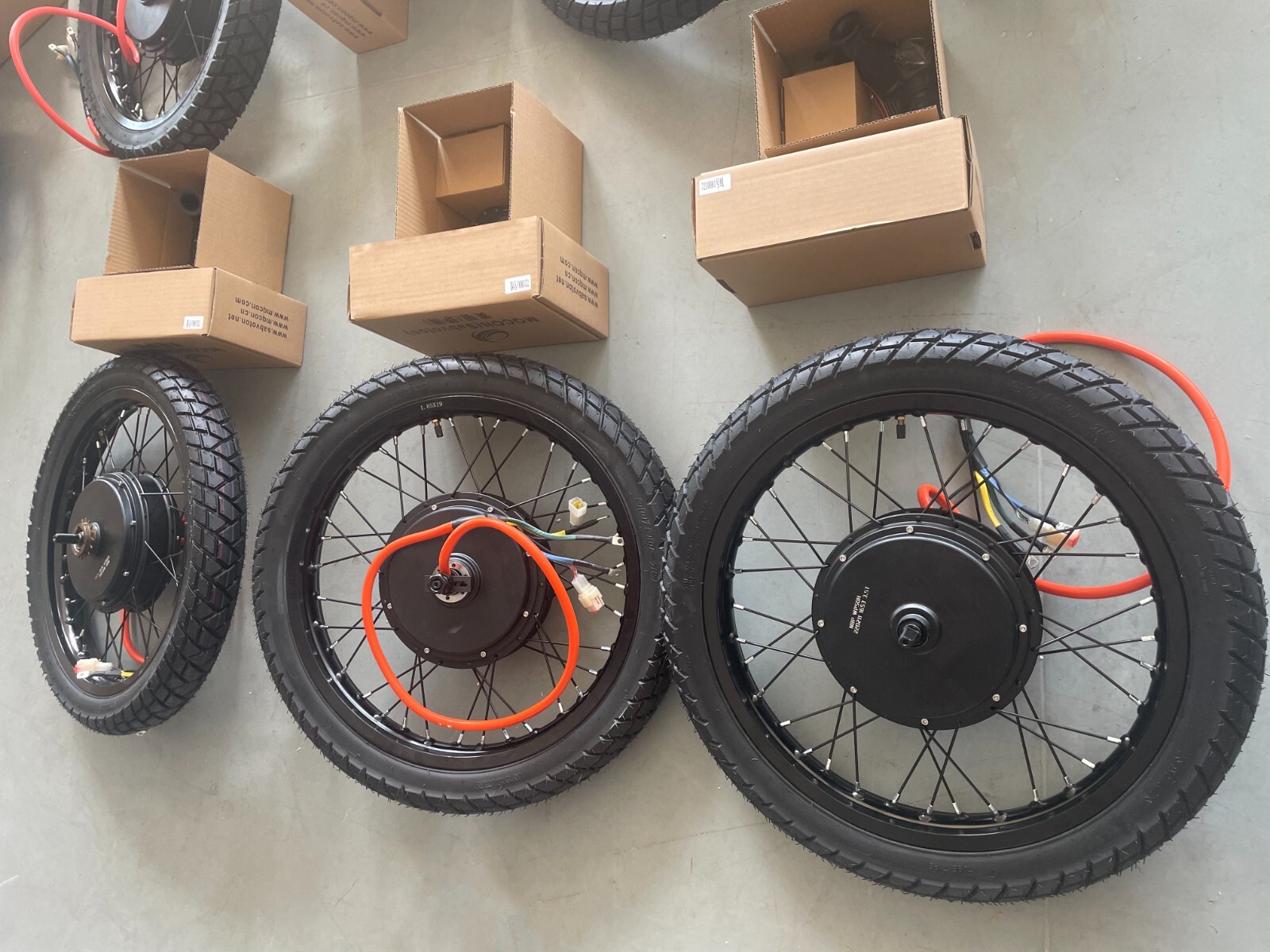 19/21 in QS205 3.5T 5000W motor wheel+90/90Street tire+Sabvoton 100A controller.