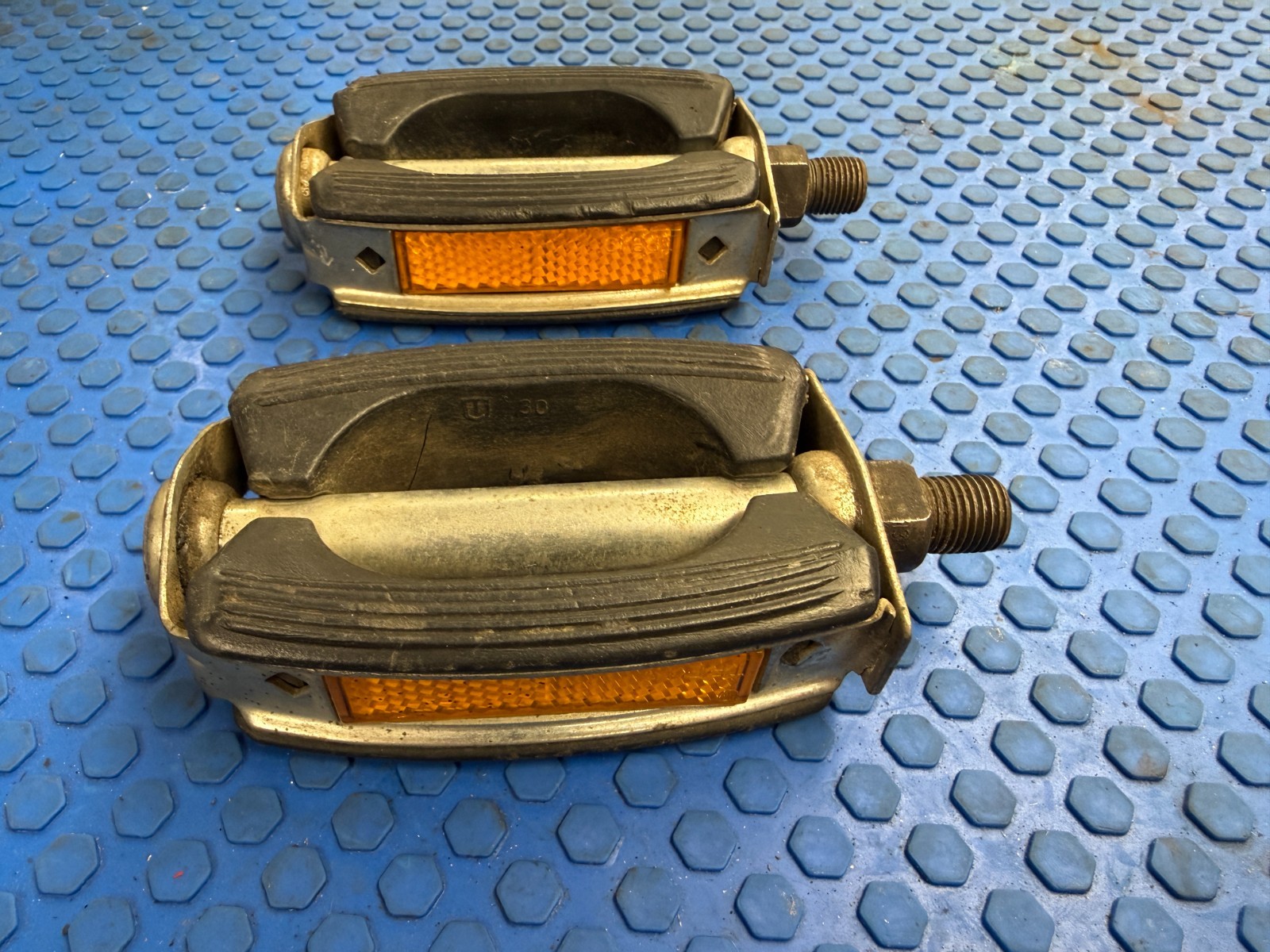 Vintage Schwinn Approved Union U30 «bow-trap» Bicycle Pedals see pictures