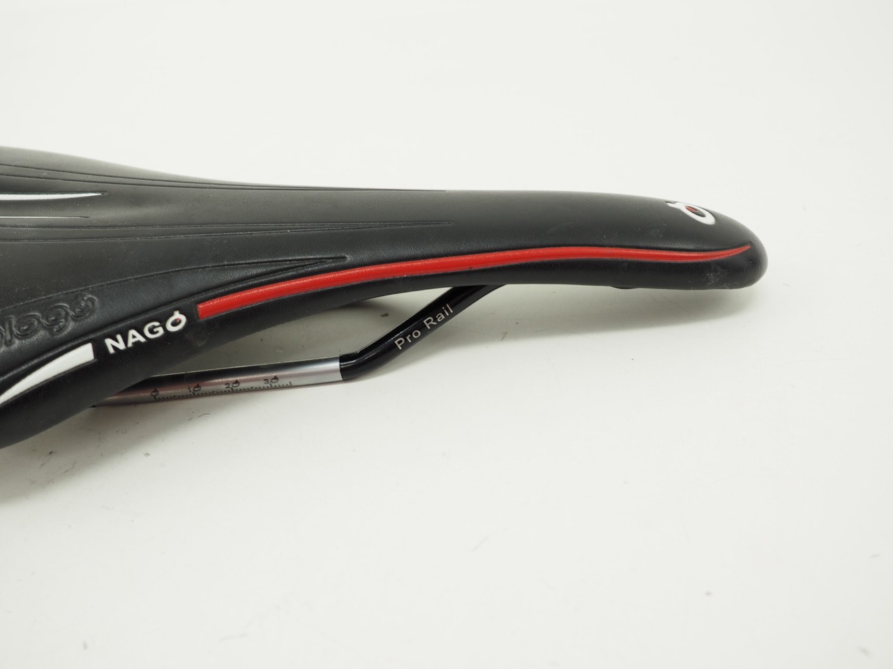 Prologo Nago Pro Stainless Steel Rails 7x7mm Black/Red 285mm x 135mm