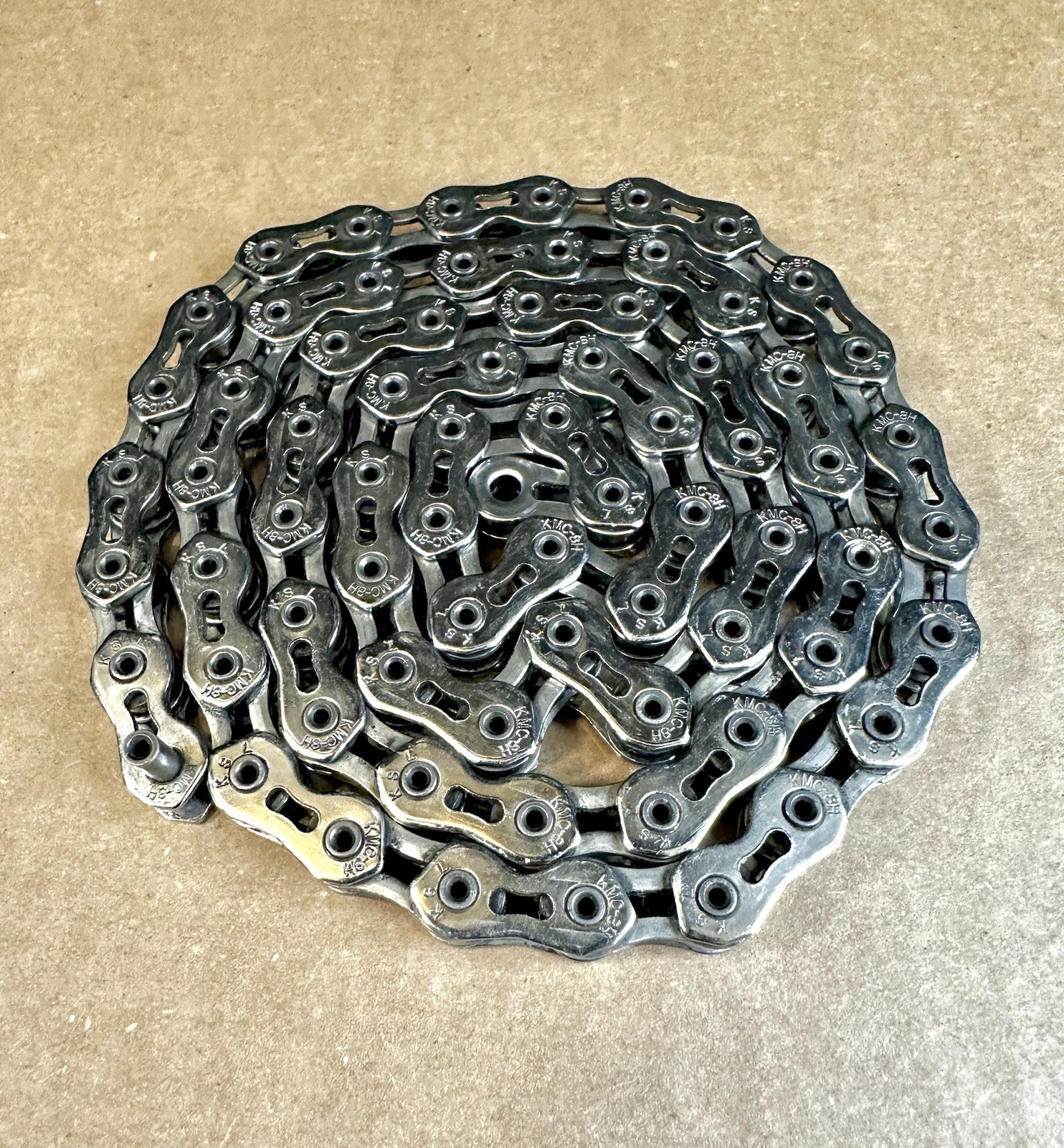 Classic Era BMX KMC Super Light Hollow Chain 8H KSL – 1/2” x 1/8”