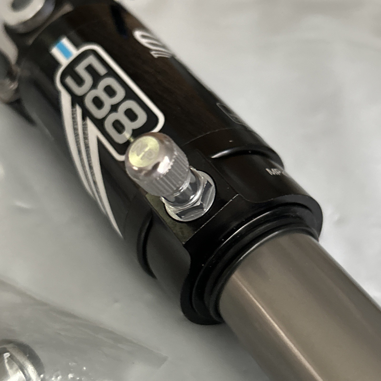 KIND SHOCK EXAForm 588RL Dual Air Rear Shock with Lockout, 165X38mm
