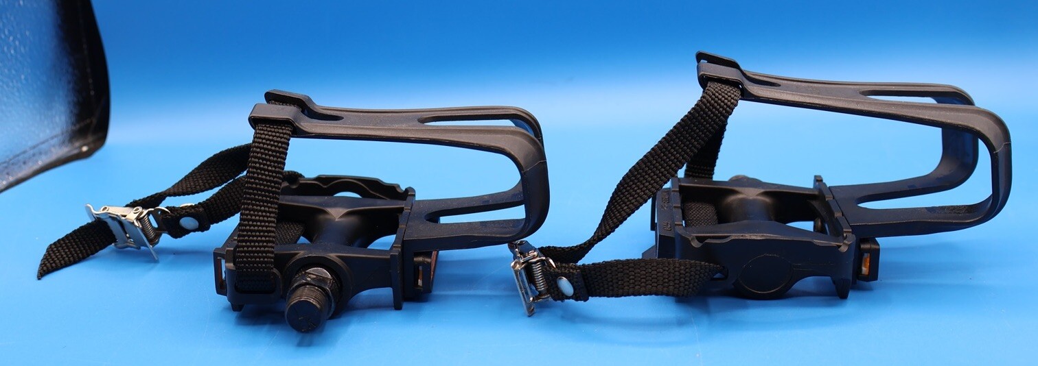 Plastic/Composite bike pedals with clips NW-T10 M