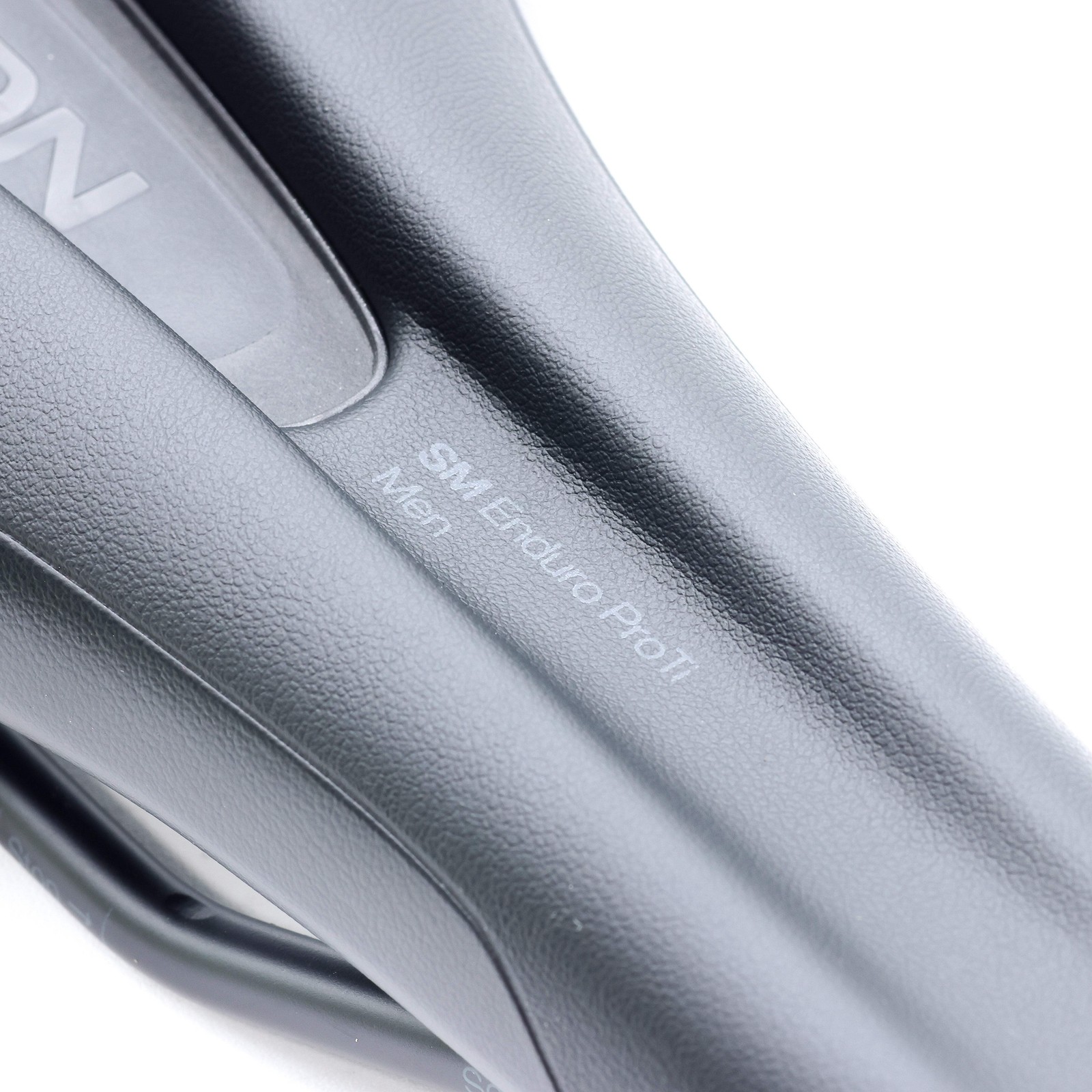 Ergon SM Enduro Pro Yeti Special Edition Saddle – Titanium, Men, Small/Medium
