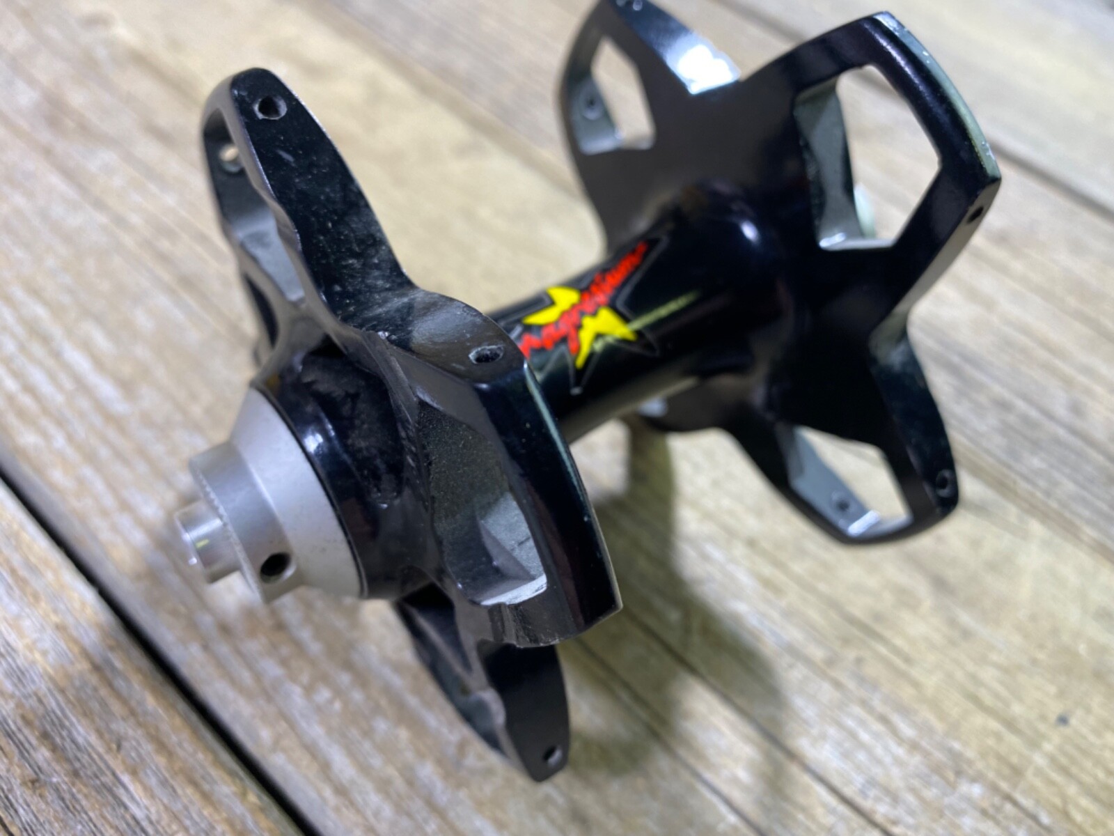 MAGNESIUM Front Hub 16H 16 Holes STRAIGHT PULL 100mm SPACING