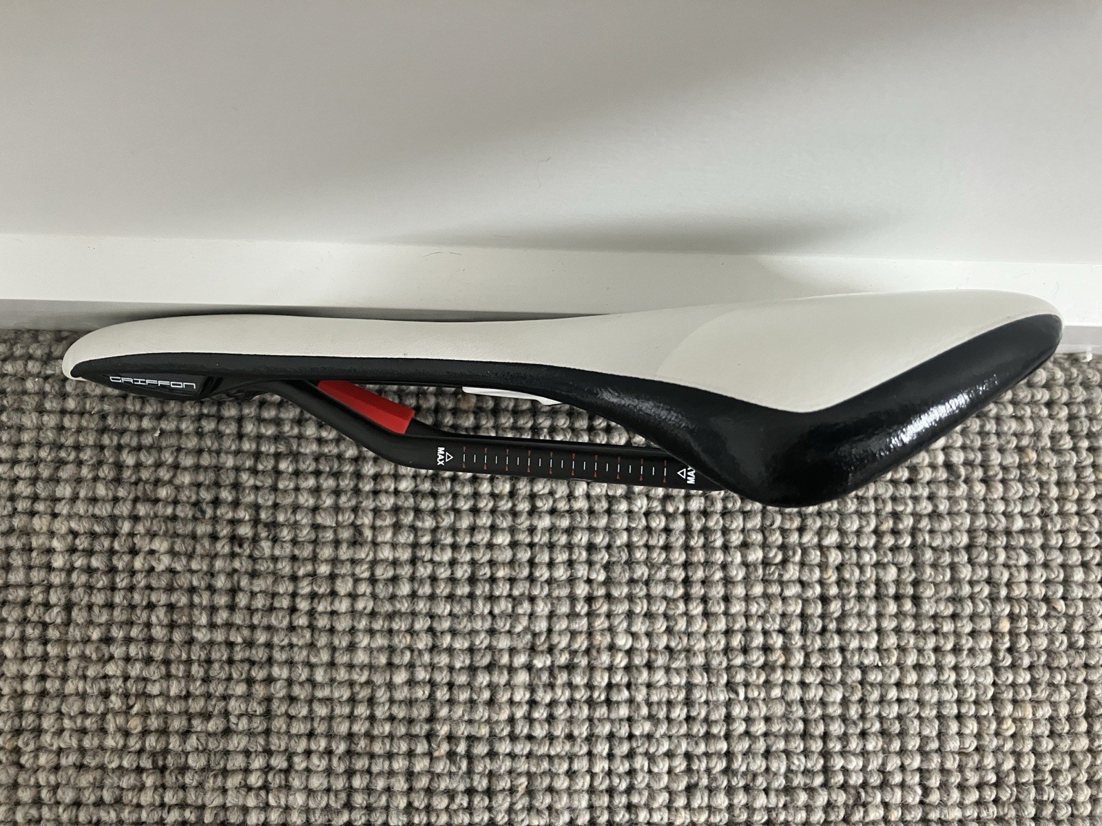 Shimano PRO Griffon carbon rail saddle 132mm