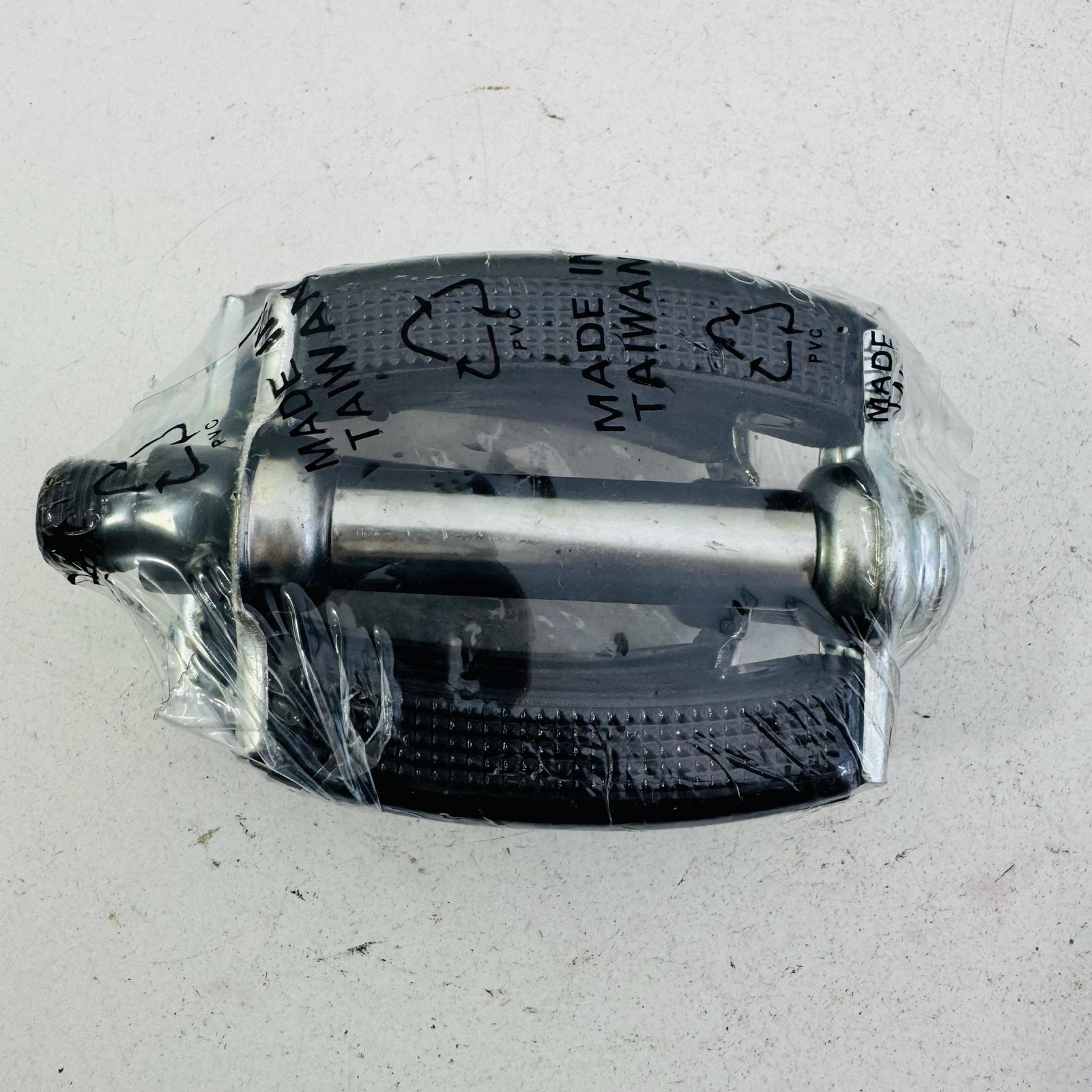 Victor Curved Block Pedals Pair Black Bow Tie 9/16 Reflector Taiwan Bike NOS A56