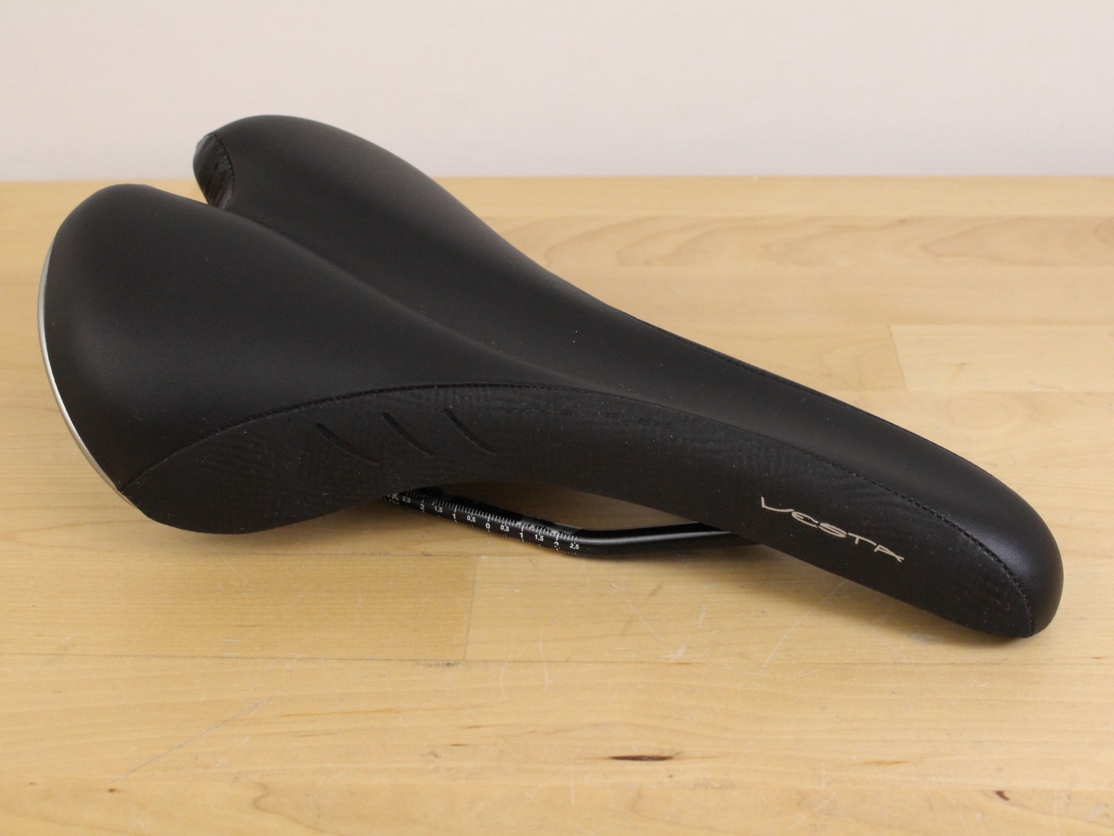 Fizik Vesta Women’s 150mm Road MTB Gravel Seat Saddle Black Performance