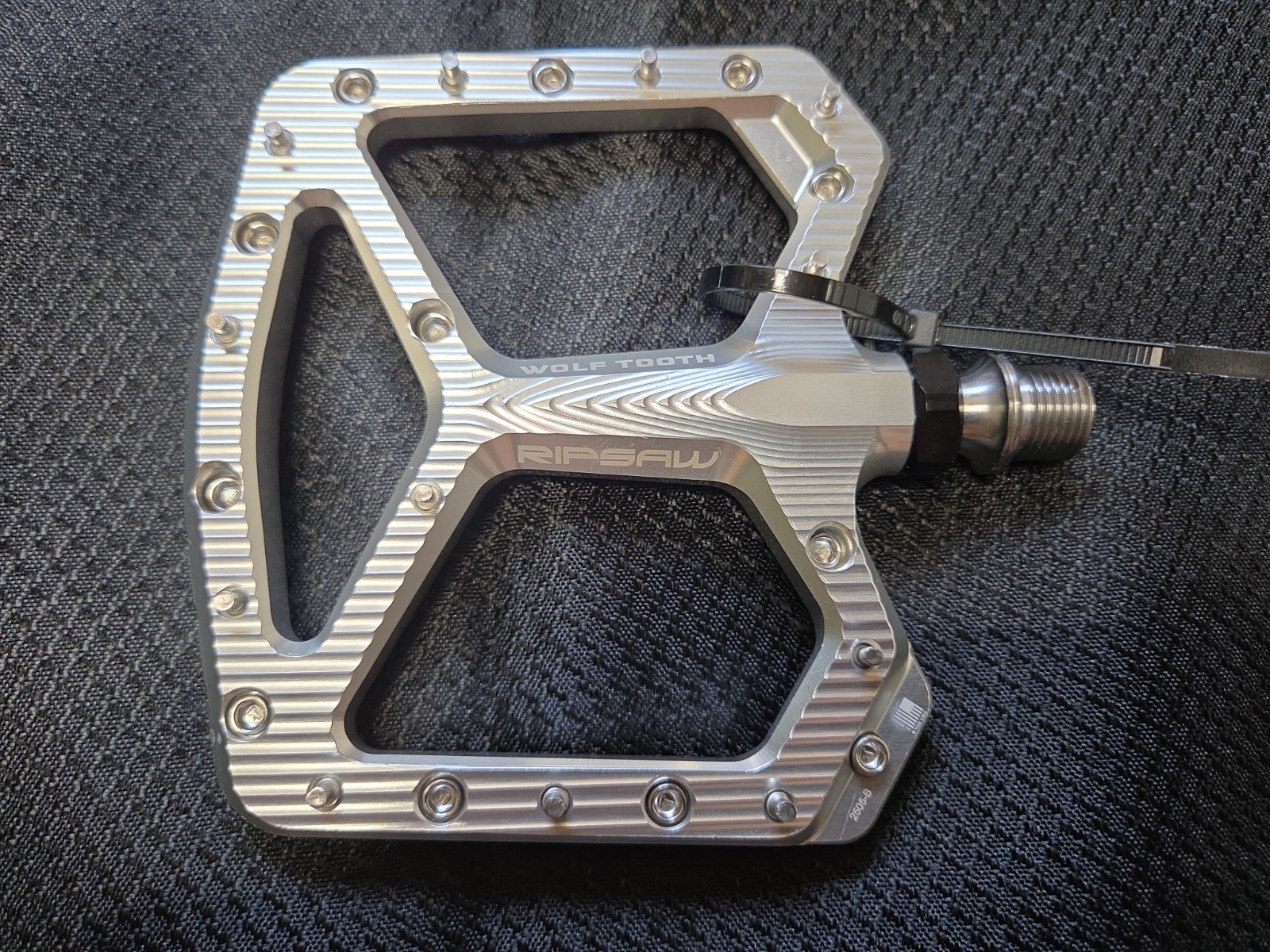 Wolf Tooth Ripsaw Platform MTB Mountain Bike Pedals Raw Silver