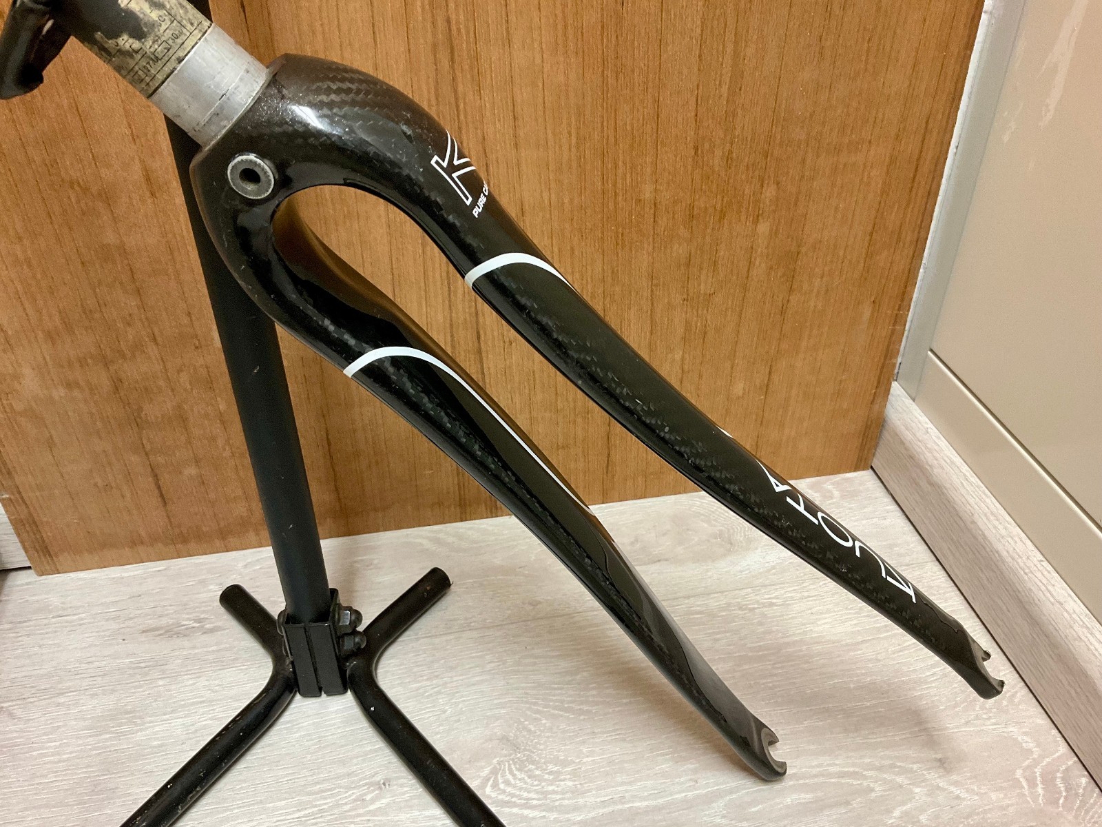 Nice Kuota Pure Carbon Fork / Forks 1 1/8″ 700c Low Miles 365gr. steerer 211mm