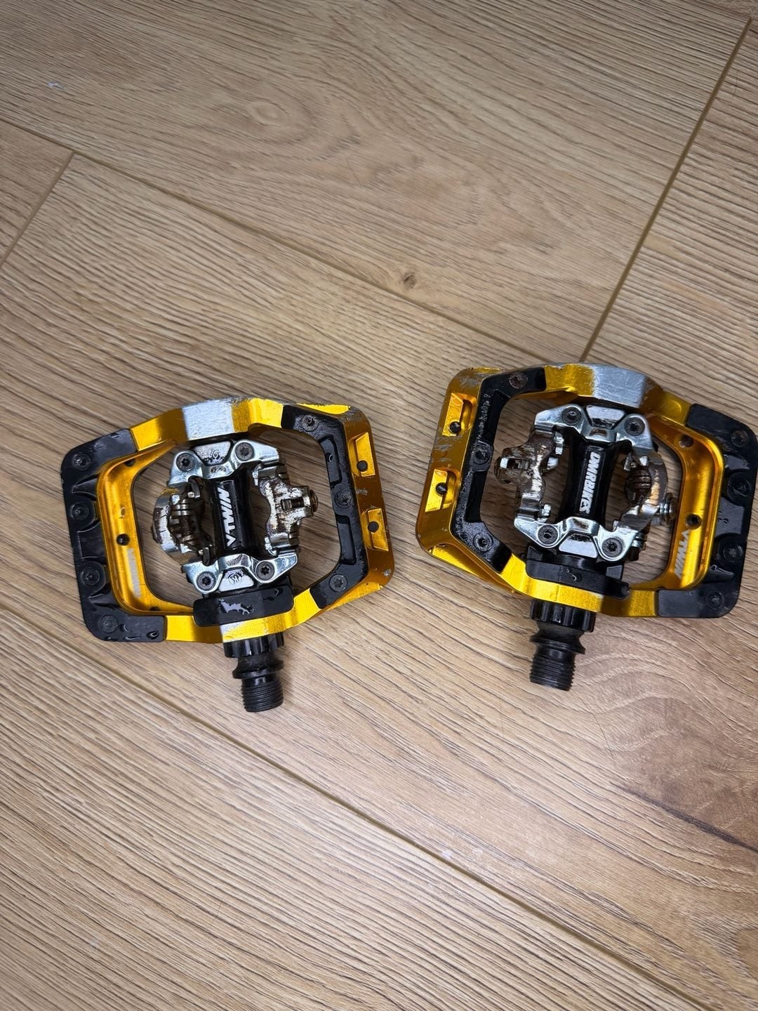 DMR Bikes V-Twin Clipless Mountain Bike Pedals – Gold