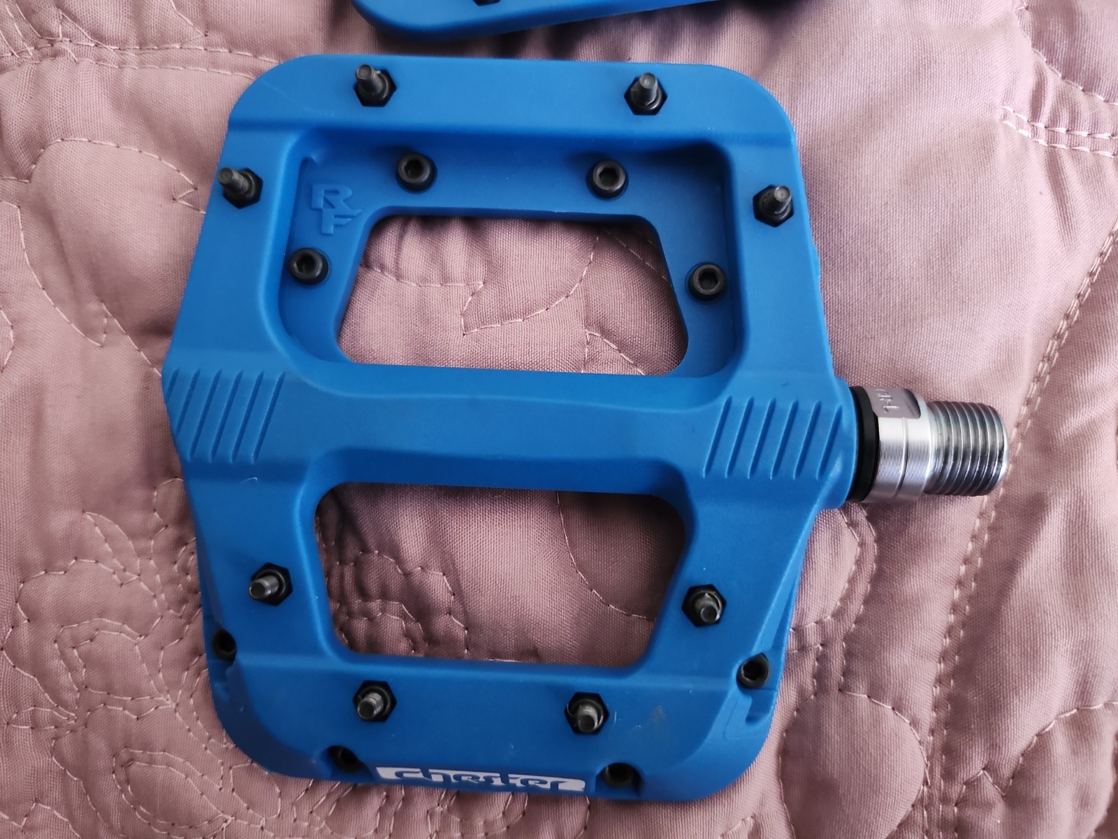 RACE FACE – CHESTER PLATFORM MOUNTAIN BIKE PEDALS – 9/16″ – TEAL