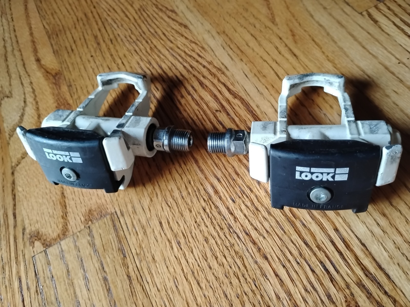 Vintage 1980’s Look Clipless Pedals 9/16″ White