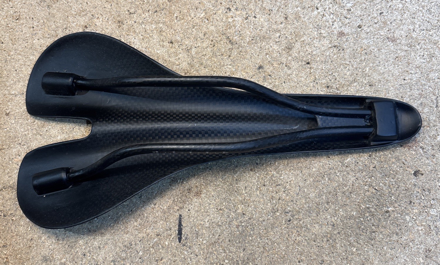 Super Light Carbon Saddle 3.7 Ounces or 105 Grams Road Racing Bike 275x135mm
