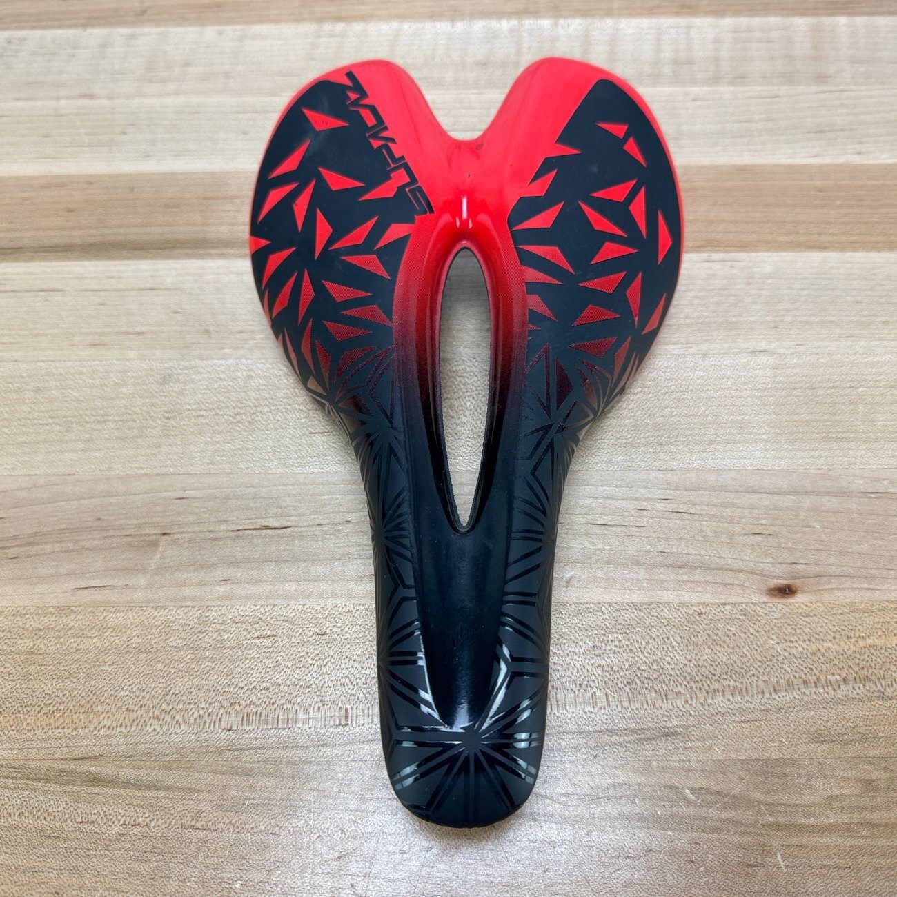 Supacaz Ignite 7x7mm Titanium Alloy Rails 143mm Black/Red Bike Saddle 251g