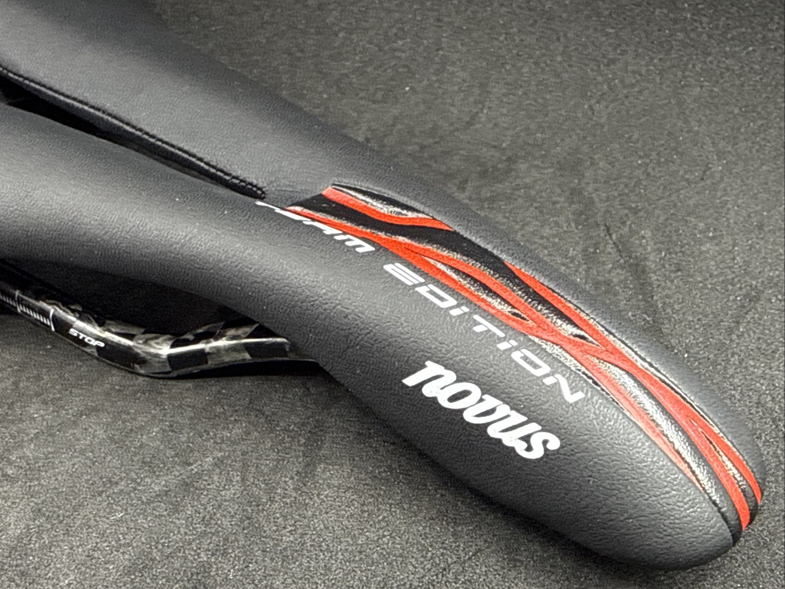 Selle Italia NOVUS SuperFlow Kit Carbonio Team Edition 280mm x 145mm Black Red