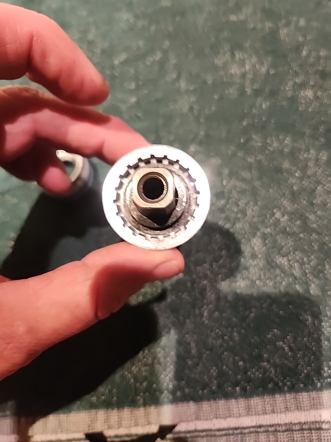 Shimano BB-UN300 Bottom Bracket – English, 68 x 110mm Spindle, Square Taper JIS