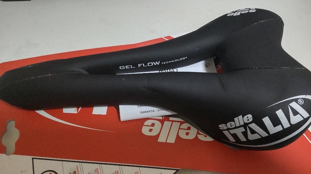 [New, Slightly Damaged] Selle Italia Turbomatic Gel Flow