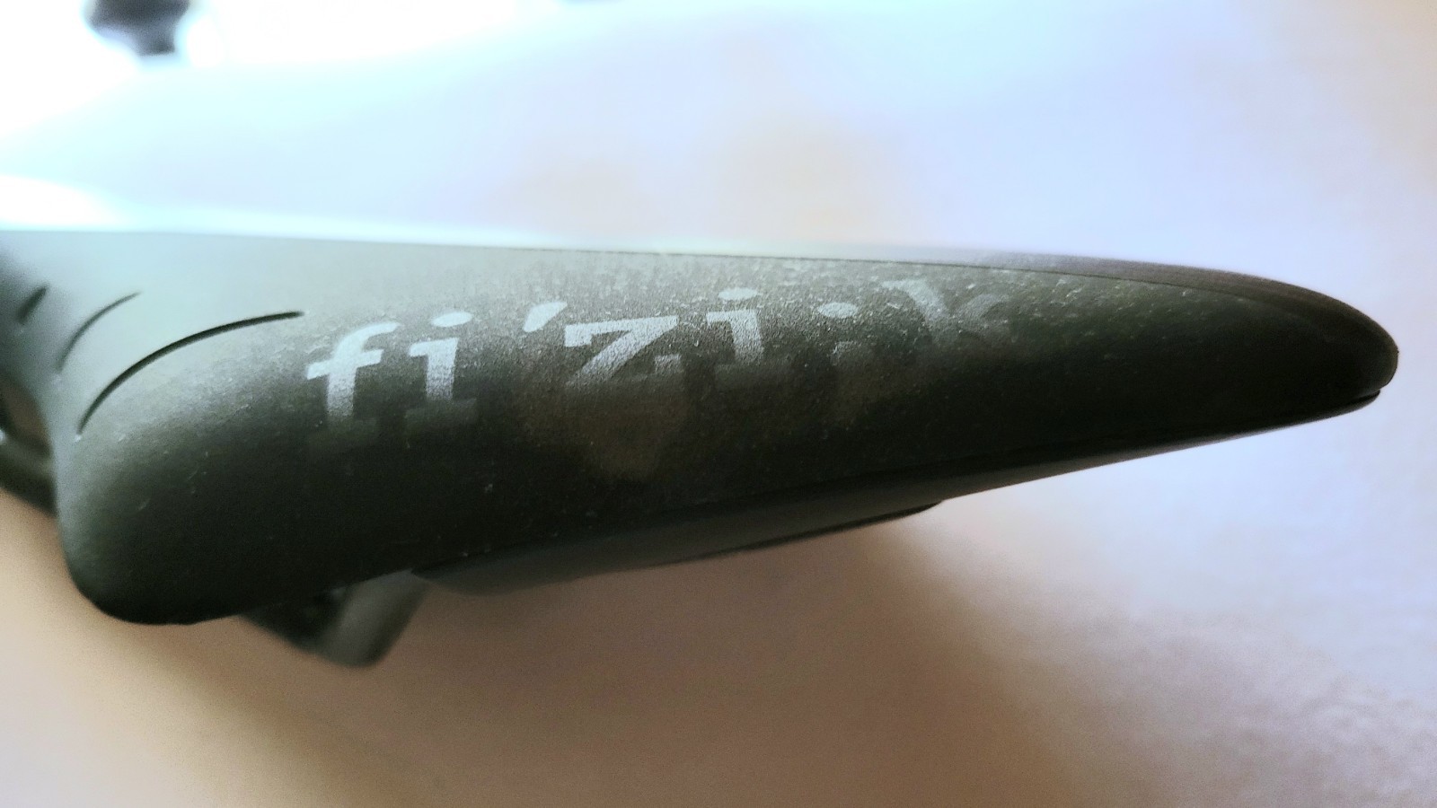175 Grams! Fizik Arione R1 Carbon Rail Regular Saddle Fi’zi:k 304 X 126 mm