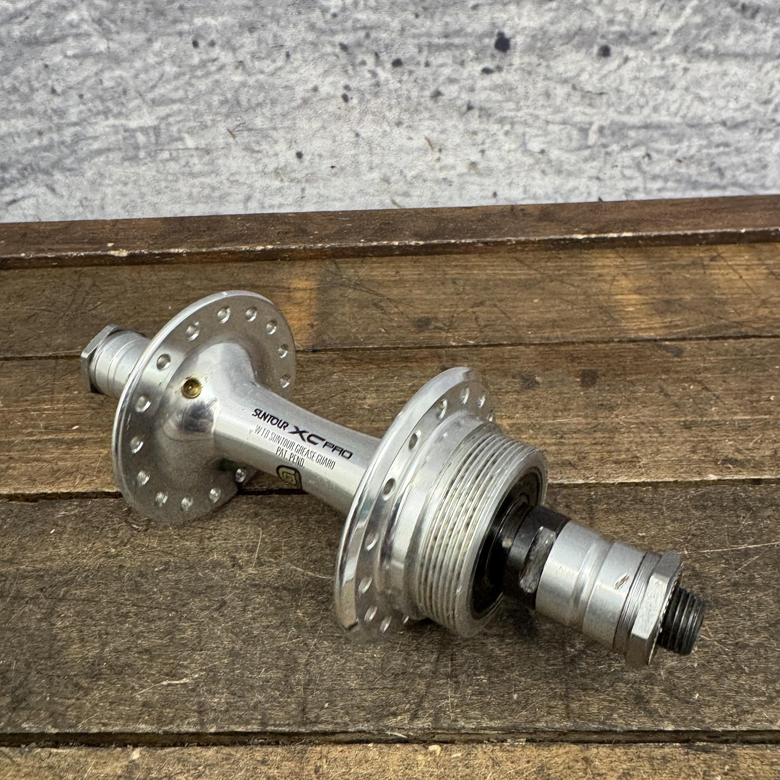 Vintage Suntour XC Pro WTB Grease Guard Rear Hub 32H QR 135mm MTB Silver