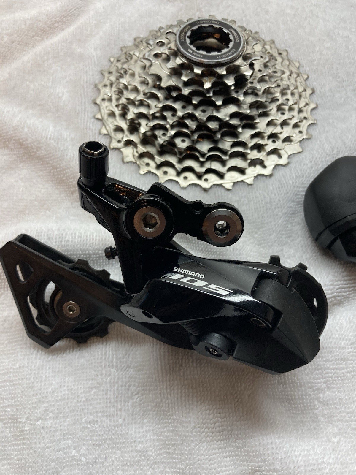 Shimano 105 Road Bike Groupset 11-Speed Shifters and Derailleurs CS-HG700-11