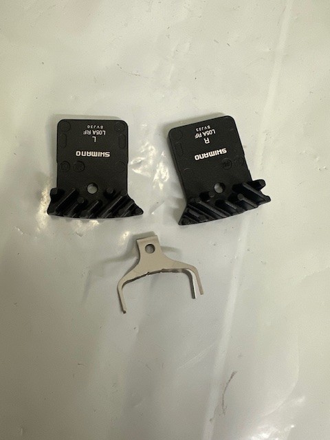 SHIMANO L05A-RF Resin DISC PAD FINNED Alloy Back Plate ONE Pair *NEW