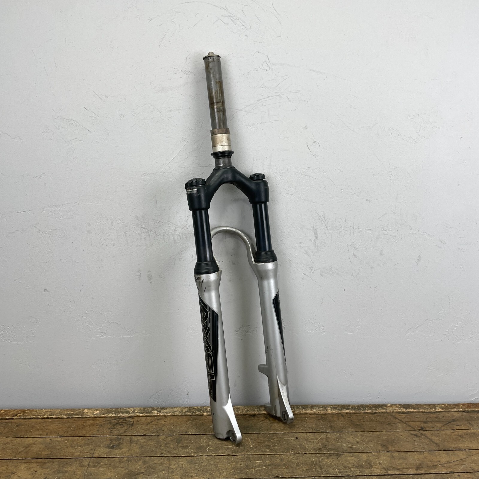Manitou Axel Fork Elite Disc 80 100 1 1/8 Threadless 7.75 Steerer 26″ Lockout
