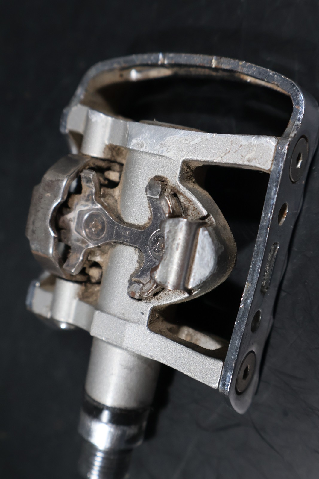 Shimano PD-M324 SPD Dual Sided Clipless Road Bike Pedals 9/16″ Touring Commuter