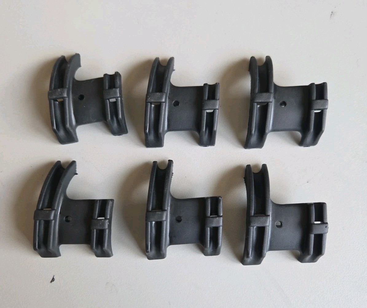 Sunlite Nylon Cable Guide Bottom Bracket Mount Double – Bag Of 6