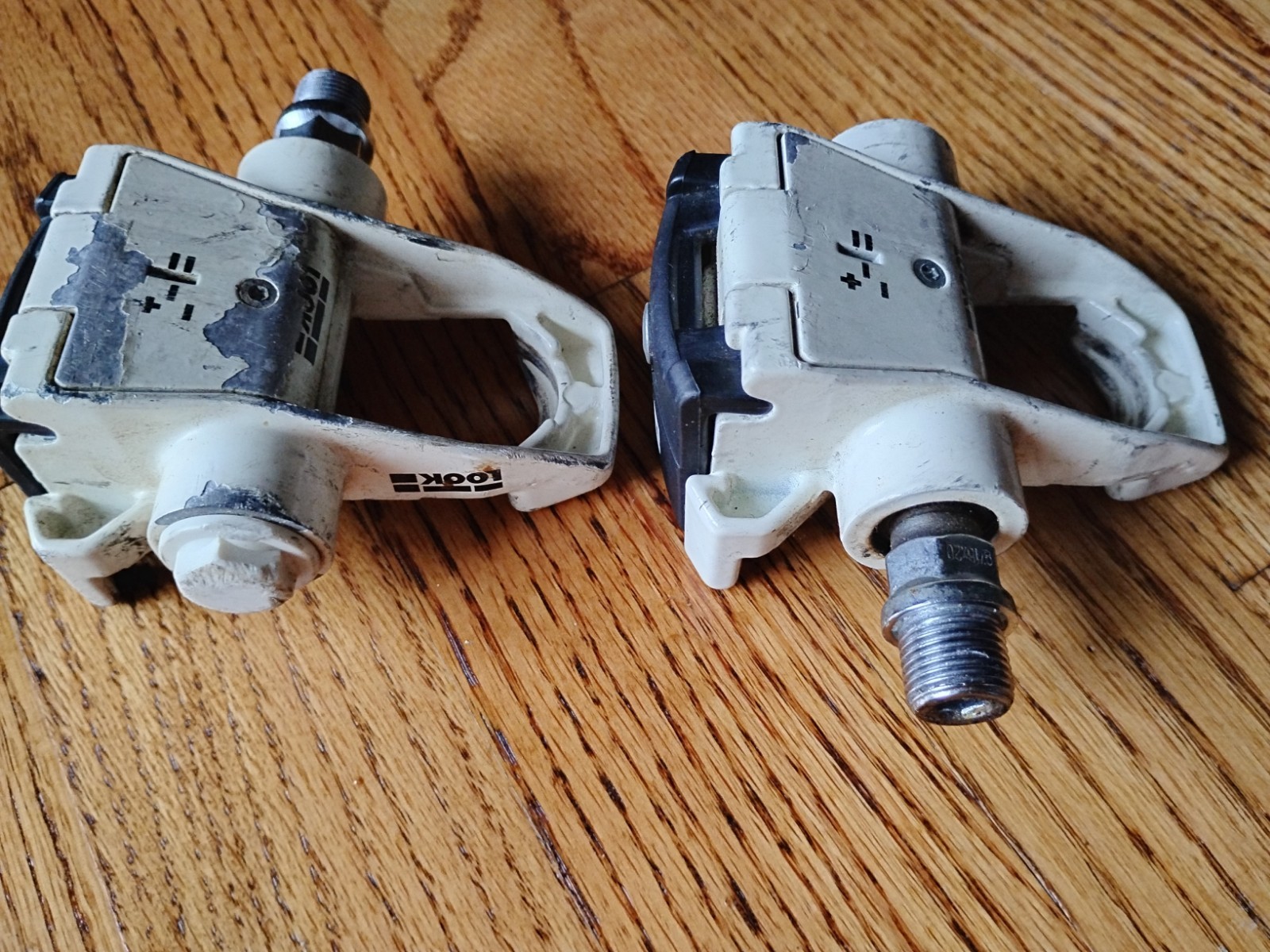 Vintage 1980’s Look Clipless Pedals 9/16″ White