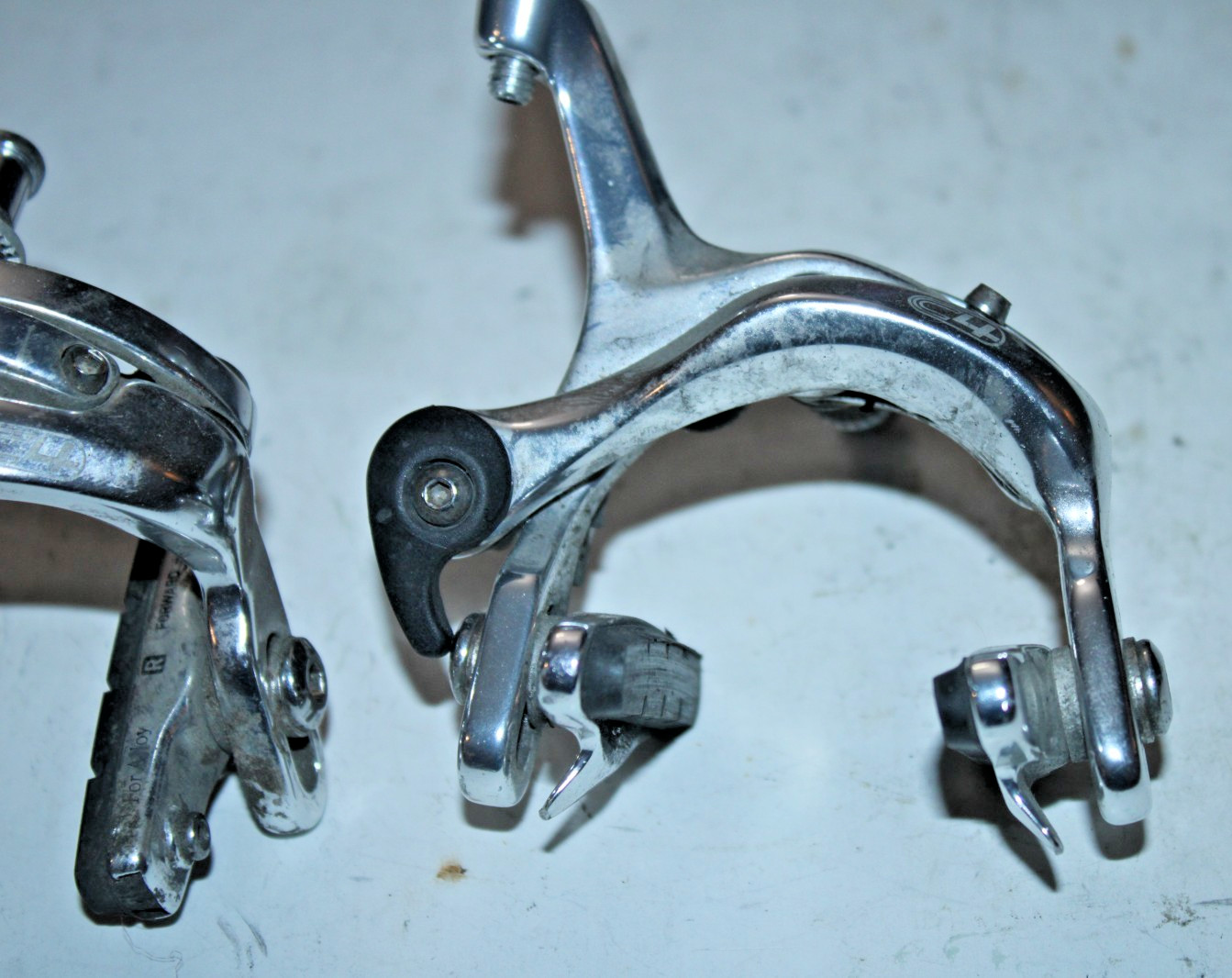 Shimano 105 Brake Caliper Set 49-39mm Silver Side Pull Recessed BR-1050 ShipsUS
