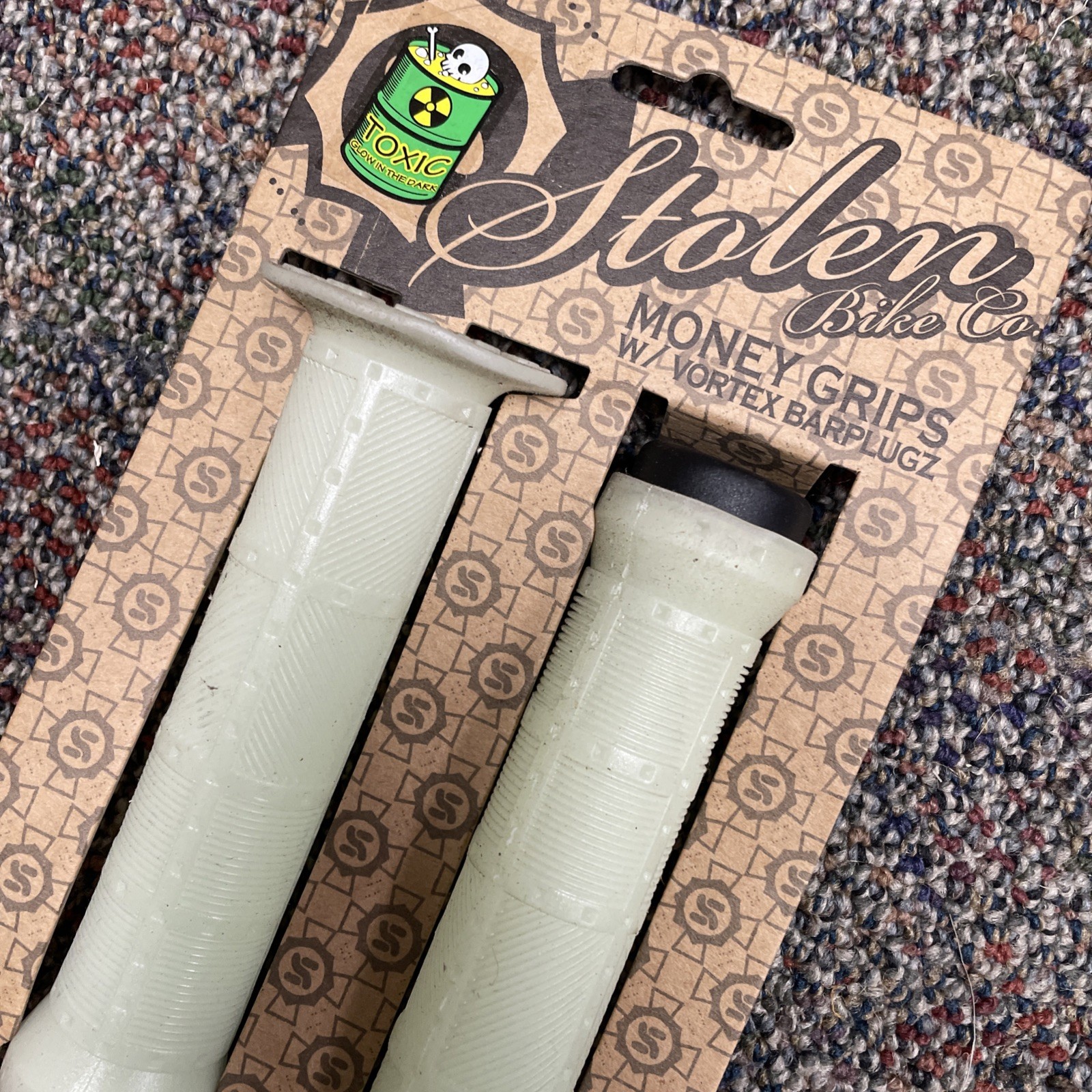 BRAND NEW NOS STOLEN MONEY GRIPS Toxic BIKE BICYCLE CRUISER BMX